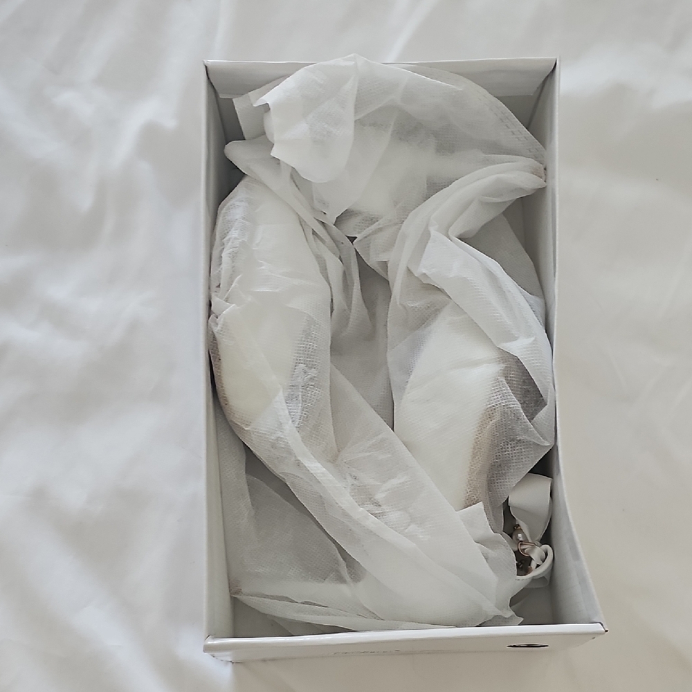 Pearl-Ankle White Pointed Toe Stiletto Heels - Picture 4 of 4